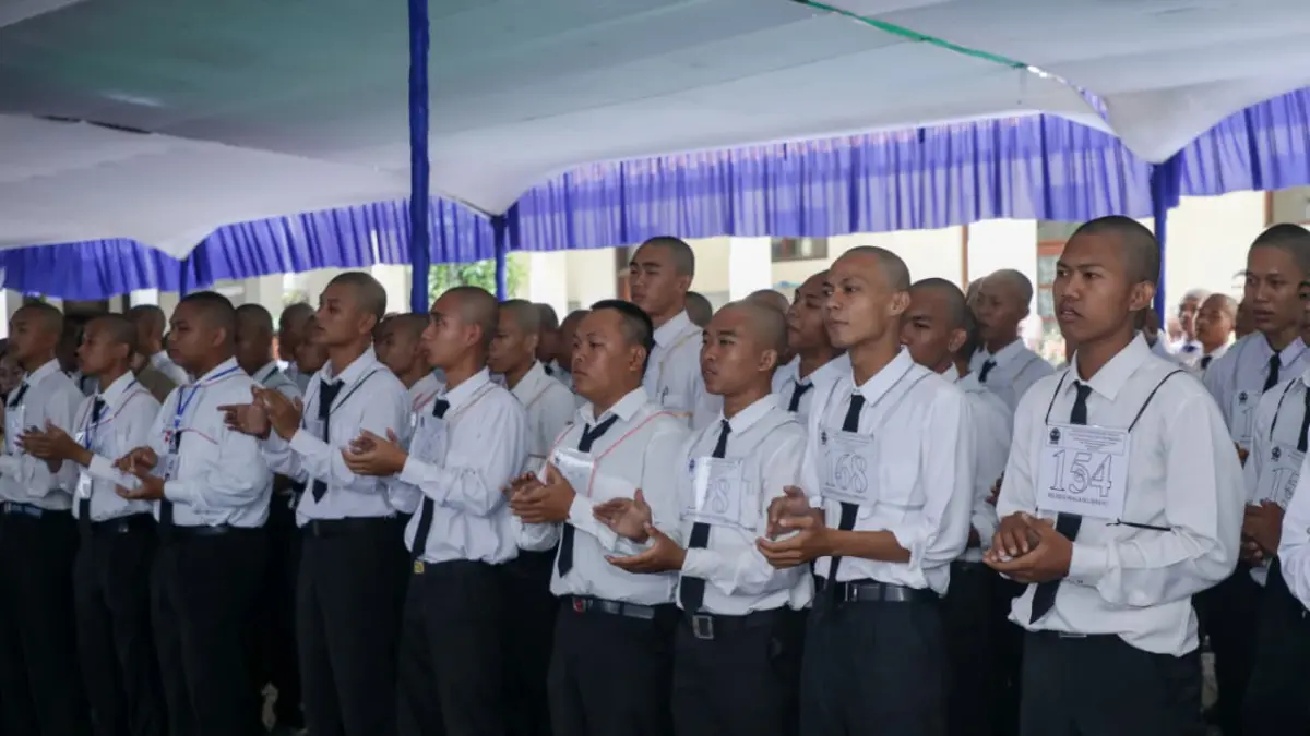 MAGANG : Ratusan anak muda memenuhi halaman Kantor Dinas Ketenagakerjaan dan Transmigrasi Provinsi Jawa Tengah, mengikuti seleksi Program Magang ke Jepang 2026. Senin pagi (6/7/2026). (ist)