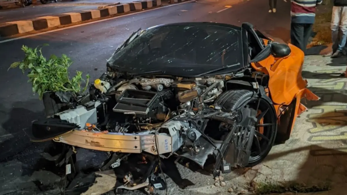 Supercar McLaren mengalami kecelakaan tunggal di Jalan Sukoharjo-Solo, Rabu (8/7/2026) dini hari (Dok. Polres Sukoharjo)