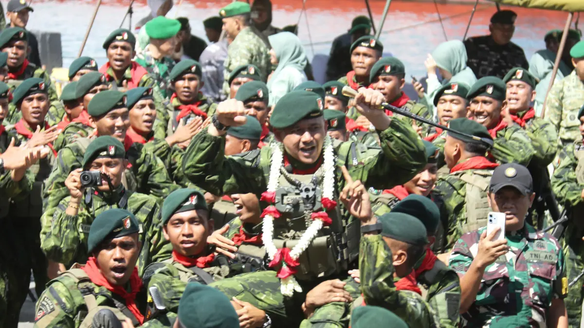 KOMPAK : Letkol Inf Muhammad Nurul Chabibi saat memimpin ratusan anggota TNI operasi di Papua.(dok pribadi)