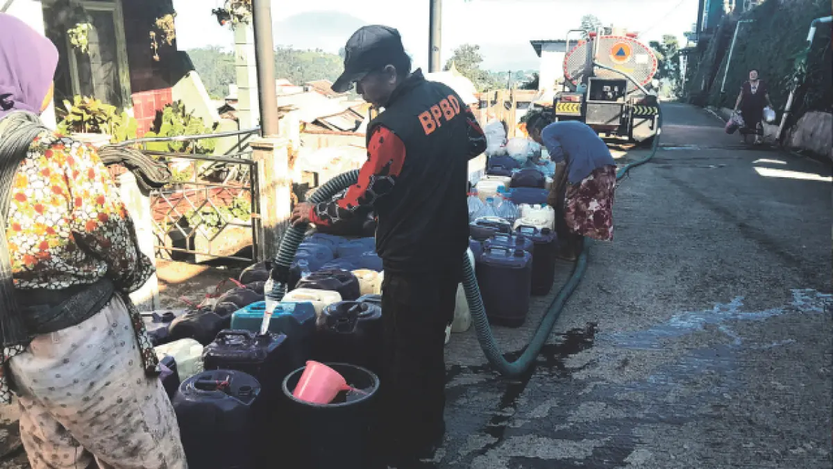 Warga Dusun Ngoho, Desa Kemitir, Kecamatan Sumowono, Kabupaten Semarang, kini kembali bergantung pada dropping air bersih (ist)