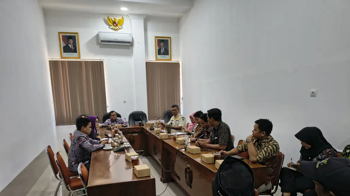 AUDIENSI: Komunitas Pedagang Kecil (KPK) saat kembali audiensi ke DPRD Kabupaten Pekalongan, Kamis (9/7/2026). 