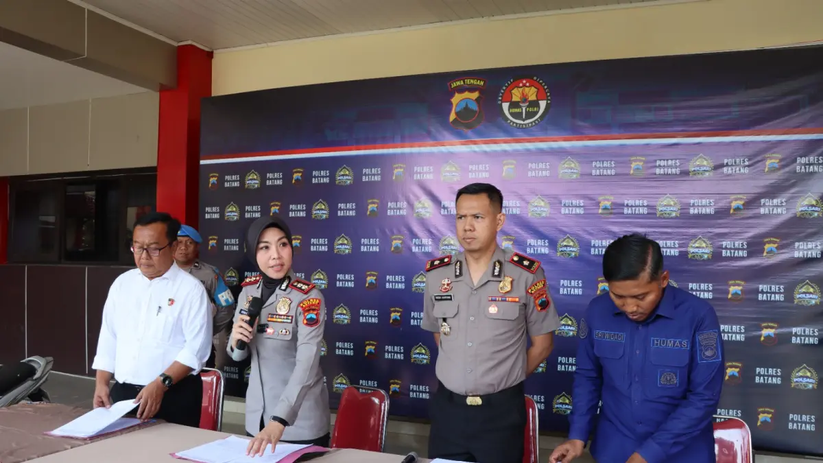 Kapolres Batang AKBP Veronica dalam jumpa pers.