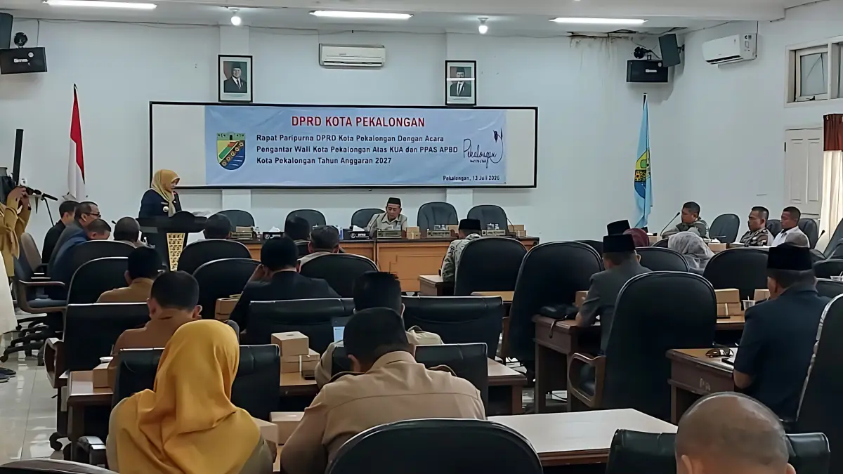 PAPARAN : Wali Kota Pekalongan, Balgis Diab, saat Rapat Paripurna DPRD Kota Pekalongan di Gedung Diklat Kota Pekalongan, Senin (13/7/2026) sore.(Lutfi Hanafi/Jawa Pos Metro Pekalongan)
