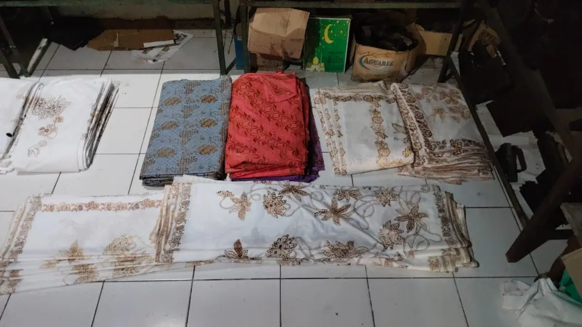BATIK EKOLOGIS : Proses pembuatan batik ekologis atau batik ramah lingkungan membutuhkan proses pembuatan lebih lama dari batik umum lainnya. (MOCH FALAHUDDIN/JAWA POS METRO PEKALONGAN)