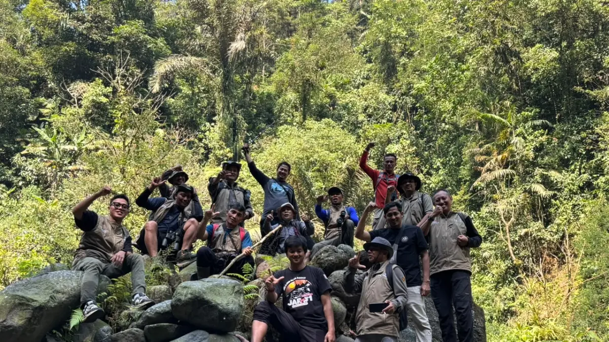 LINGKUNGAN: Para peserta saat turun langsung di Desa Tombo, Kecamatan Bandar.