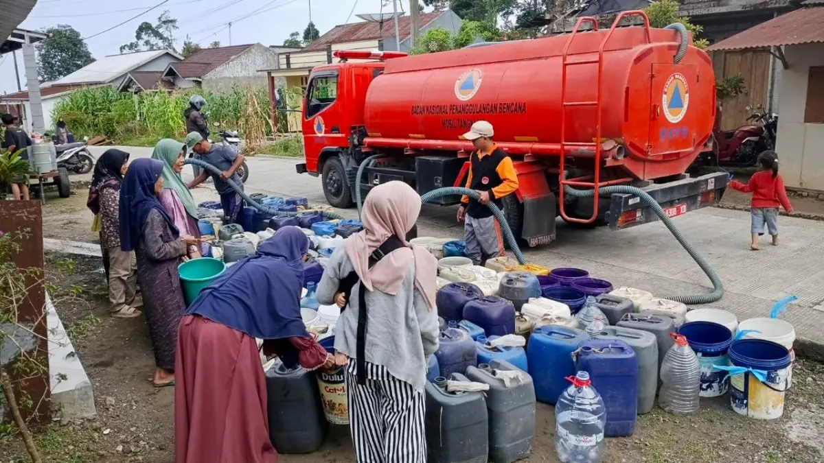 Badan Penanggulangan Bencana Daerah (BPBD) Jawa Tengah mencatat, hingga kini 16 daerah telah menetapkan status siaga kekeringan (IST)