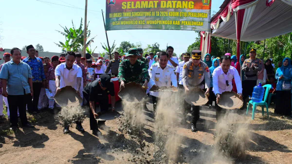 TMMD: Plt. Bupati Pekalongan Sukirman bersama Forkopimda saat membuka program TMMD Sengkuyung Tahap III 2026, Rabu (15/7/2026). 
