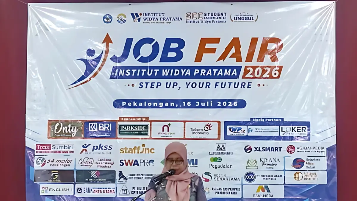 RESMIKAN : Kepala Dinas Perindustrian dan Tenaga Kerja Kota Pekalongan, Betty Dahfiani Dahlan saat resmikan Job Fair IWIMA 2026 pada Kamis (16/7/2026).(ist)
