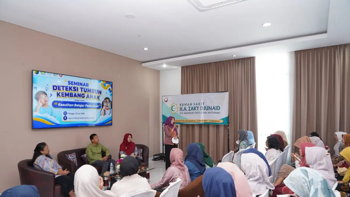 BERI MOTIVASI : &nbsp;Bunda PAUD Kota Pekalongan, Hj. Inggit Soraya saat berikan motivasi saat Seminar Deteksi Tumbuh Kembang Anak bertema "Kesulitan Belajar pada Anak" yang digelar RSU Djunaid, Minggu (19/7/2026).(ist)