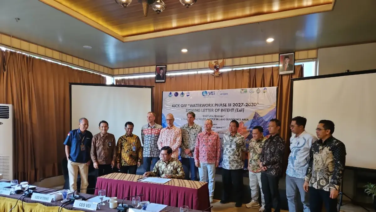 KERJASAMA : Pemkot Pekalongan, Perumda Tirtayasa saat tanda tangan kesepakatan resmi menjalin kemitraan internasional dengan VEI Dutch Water Operators (VEI) Belanda melalui Program WaterWorX beberapa Waktu kemarin.(ist)