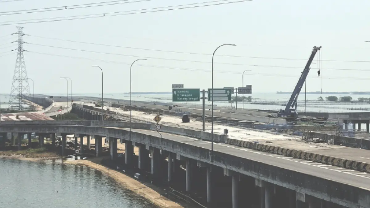 Pembangunan tol ruas Sayung-Kaligawe (Demak-Semarang seksi 1) masih terus berlangsung dan ditargetkan operasional Juli 2027. (ist)