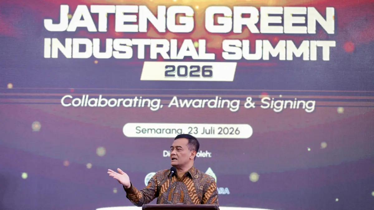 Ahmad Luthfi saat membuka Jateng Green Industrial Summit 2026 bertema Collaborating, Awarding & Signing di Hotel Grand Candi Semarang, Kamis malam (23/7/2026).