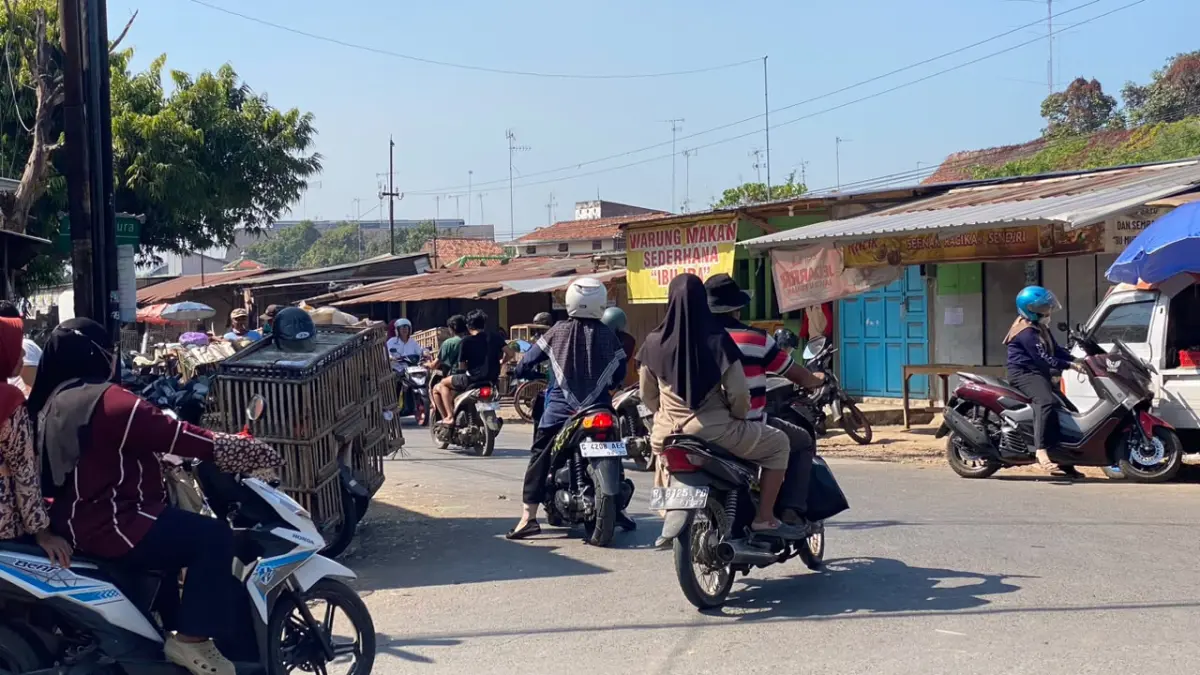 SEGERA DITERTIBKAN: Suasana kawasan PKL di sepanjang Jalan Pattimura, Kabupaten Batang.