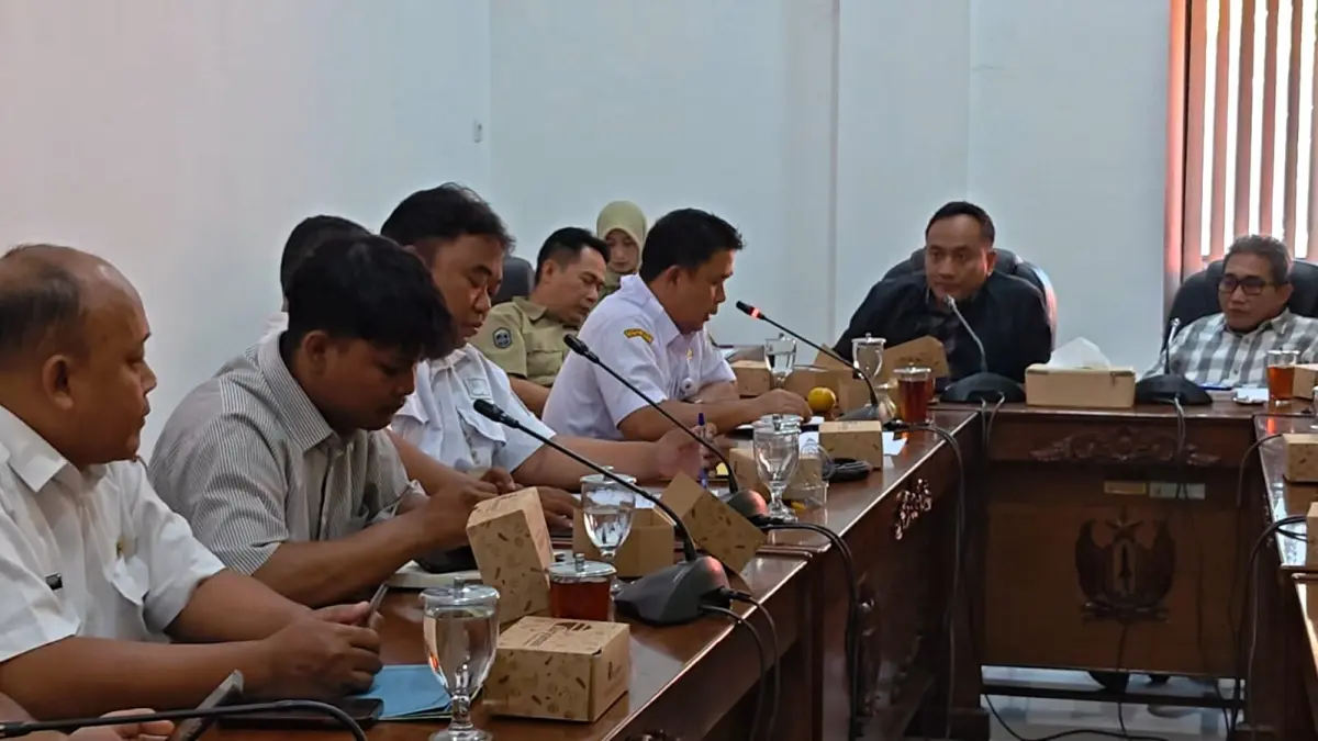 RAPAT KERJA: Komisi C DPRD Kabupaten Pekalongan saat rapat kerja dengan dinas terkait membahas penanganan irigasi, beberapa waktu lalu. 