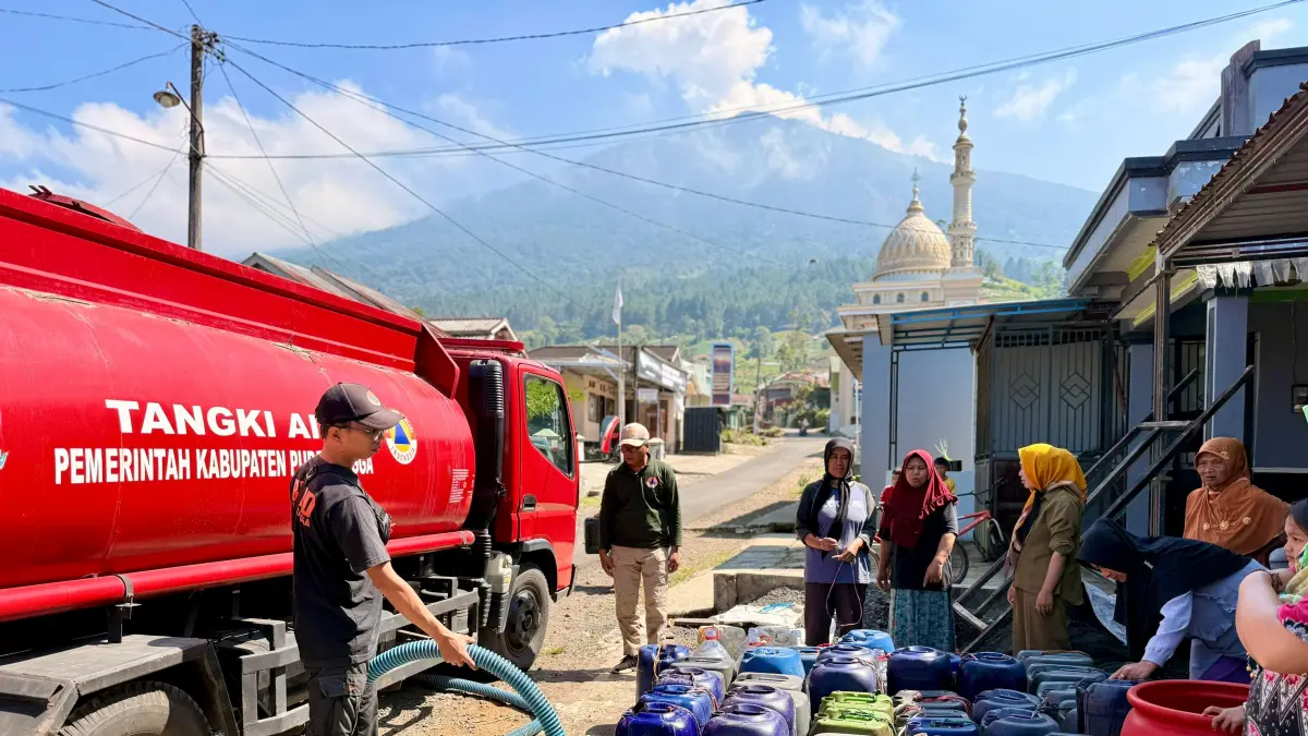 Pemerintah Provinsi Jawa Tengah mempercepat penanganan dampak musim kemarau dengan menyalurkan 6,8 juta liter air bersih ke 25 kabupaten/kota. (ist)