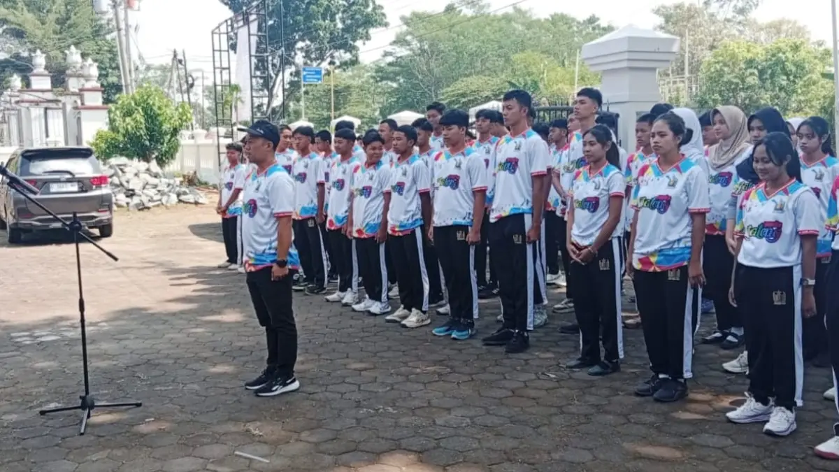 PELEPASAN: Dinporapar Kabupaten Pekalongan saat melepas atlet untuk berlaga di Pra Popda Jateng Zona V. 