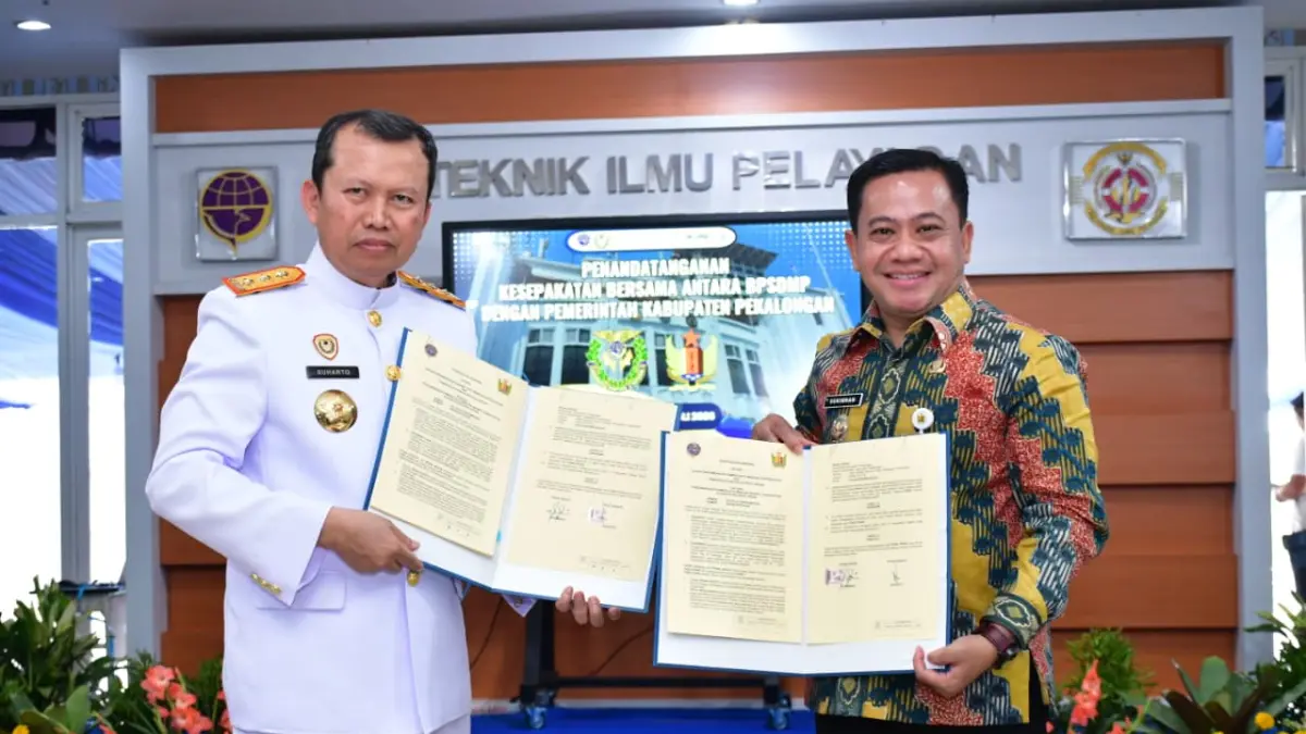 TEKEN MOU: Plt. Bupati Pekalongan Sukirman menandatangani MoU dengan Kemenhub terkait pengembangan SDM bidang transportasi, di PIP Semarang, Jumat (31/7/2026). 