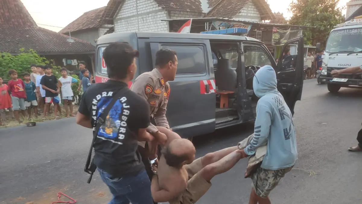 Personel Polsek Wedarijaksa bergerak cepat menangani seorang orang dengan gangguan jiwa (ODGJ) yang dilaporkan melempari pengguna jalan (ist)
