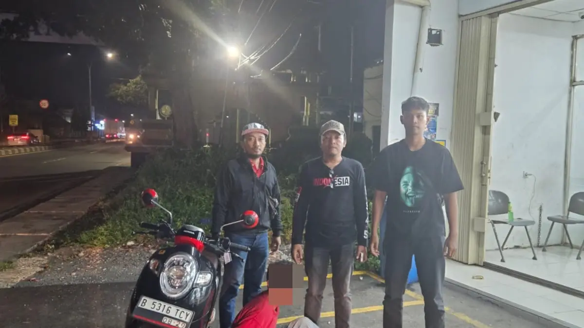 DiBEKUK: Petugas kepolisian membekuk pelaku di minimarket dekat perbatasan Kabupaten Pekalongan dan Batang, Kamis (6/8/2026) dini hari. 