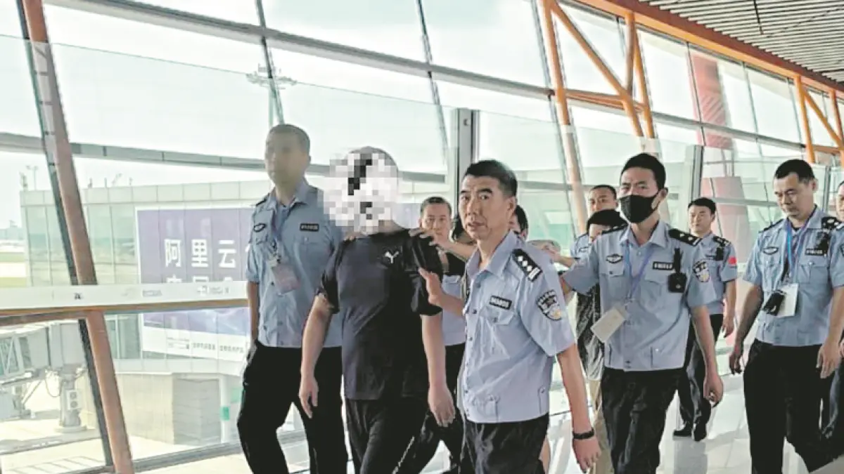 DIDEPAK : Imigrasi Semarang serahkan buronan kepada Otoritas Tiongkok, empat WNA itu terlibat love scamming. (DOKUMENTASI Kantor Imigrasi Kelas I Khusus TPI Semarang)