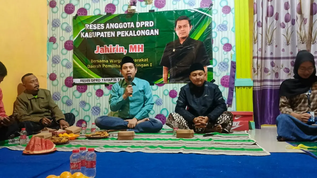 RESES: Anggota DPRD Kabupaten Pekalongan Jahirin saat reses di Kecamatan Kandangserang, belum lama ini. 