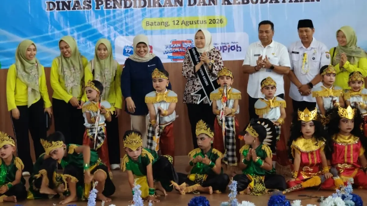 MERIAH: Anak-anak PAUD saat tampil di panggung dalam Gebyar PAUD Batang 2026.