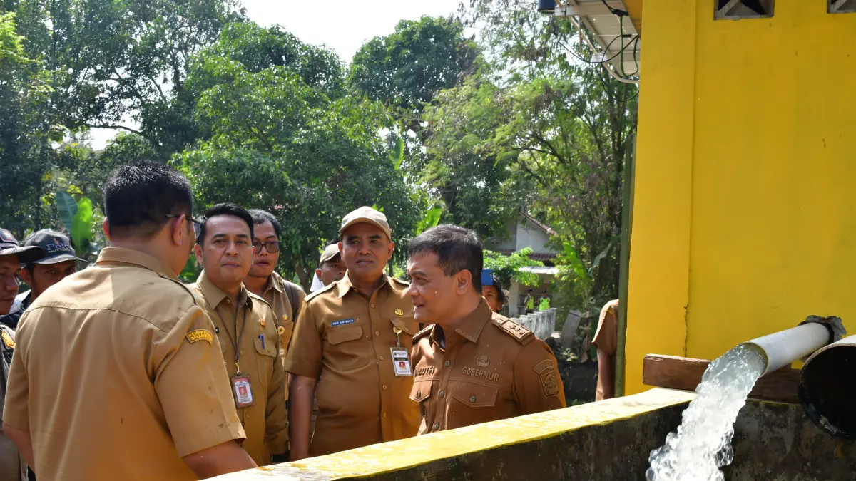 TEKNOLOGI PERTANIAN: Sekda Kabupaten Pekalongan M. Yulian Akbar mendampingi Gubernur Jateng Ahmad Luthfi meninjau PATS di Tengengwetan, Kecamatan Siwalan, Kabupaten Pekalongan, Senin (10/8/2026) lalu. 