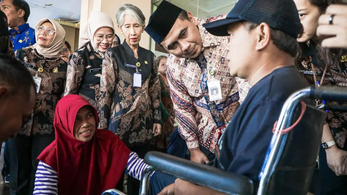 Wakil Gubernur Jawa Tengah Taj Yasin Maimoen saat meninjau layanan RSUD Dr Moewardi Surakarta, Kamis (13/8/2026).