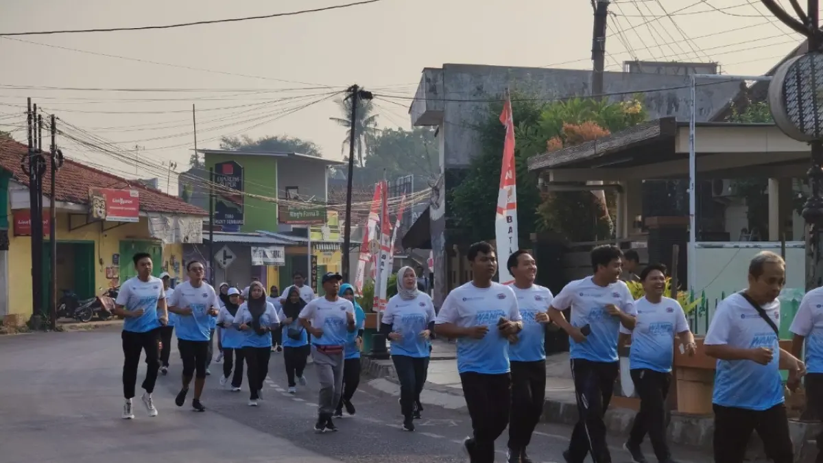 KEBUGARAN: ASN Batang saat lari pagi bersama untuk kepentingan sosial.