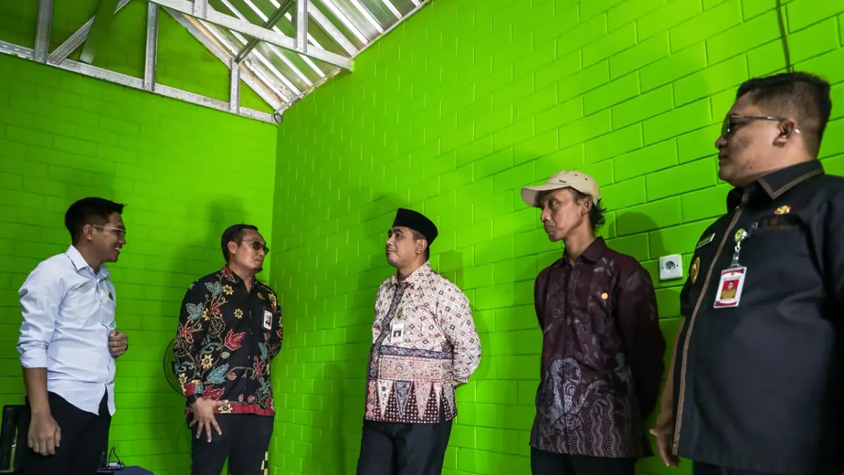  Wakil Gubernur Jawa Tengah Taj Yasin Maimoen, meresmikan penggunaan bata interlock dalam pembangunan rumah baru bagi warga di Desa Jaten, Kecamatan Selogiri, Kabupaten Wonogiri. Kamis, 13 Agustus 2026