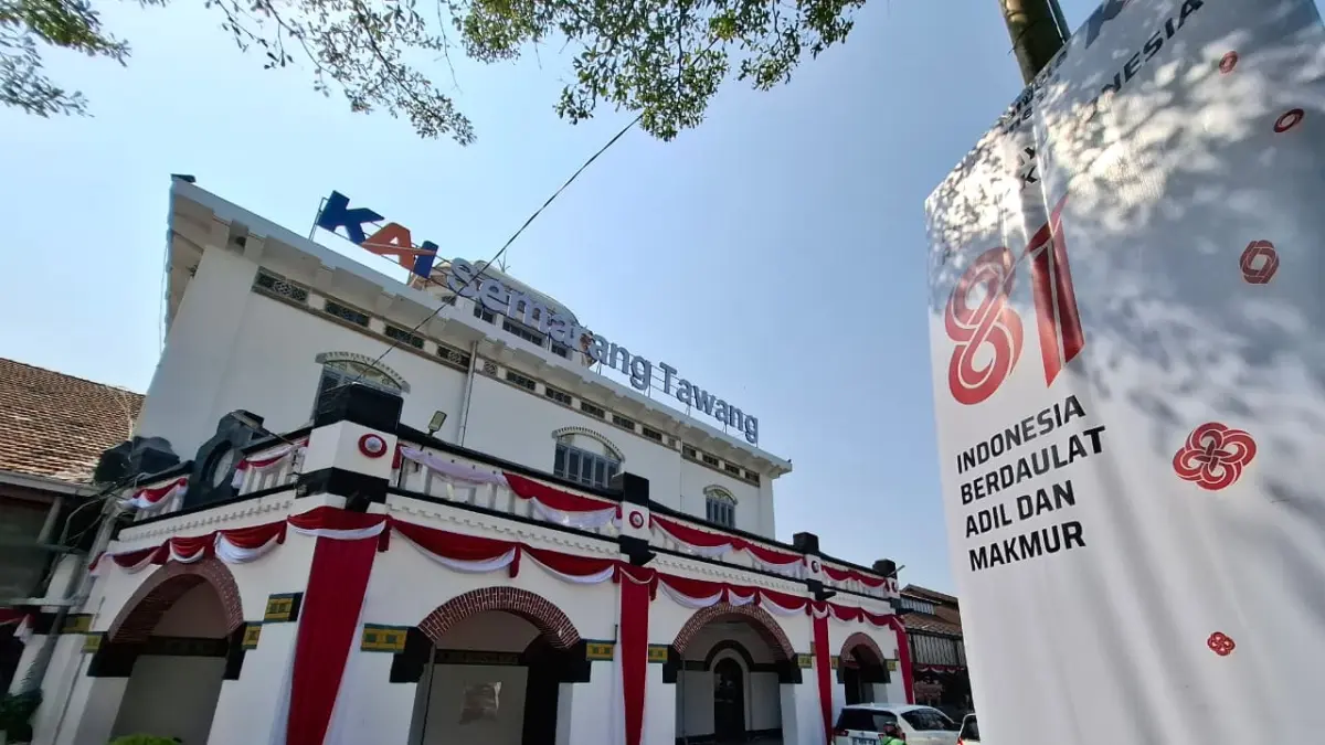 BERHIAS : Stasiun Semarang Tawang dihias dengan nuansa merah putih symbol NKRI dan perayaan HUT RI ke-81.(ist)