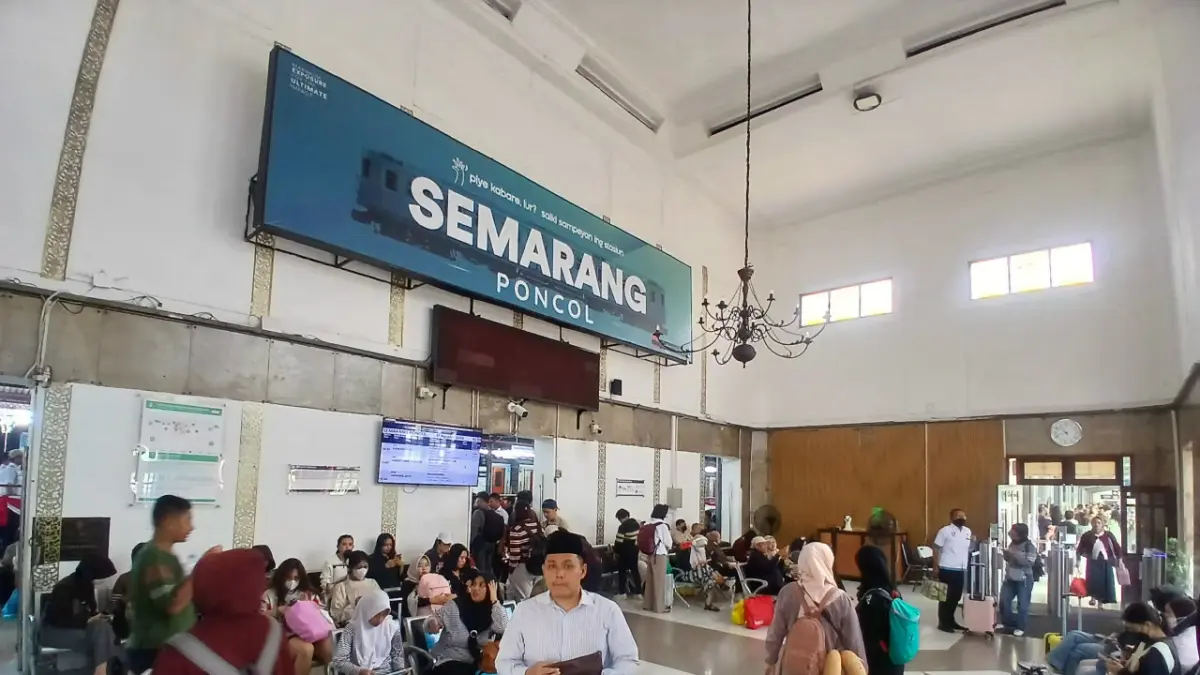 RAMAI : Stasiun Semarang Poncol menjadi salah satu stasiun yang paling banyak penumpang yang memanfaatkan diskon tarif promo kemerdekaan RI.(IST)
