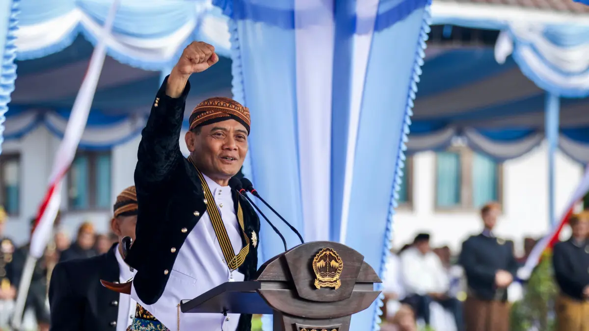 Ahmad Luthfi saat menjadi inspektur upacara Hari Jadi ke-81 Jawa Tengah di Alun-Alun Kidul Kabupaten Boyolali, Rabu (19/8/2026). 