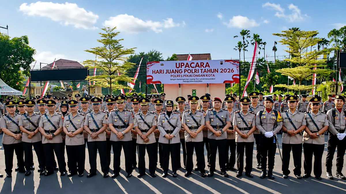 KOMPAK : Usai Upacara Peringatan Hari Juang Polri Tahun 2026 di halaman Mapolres Pekalongan Kota, Kapolres Bersama jajaran berfoto bersama, Jumat (21/8/2026).(IST)