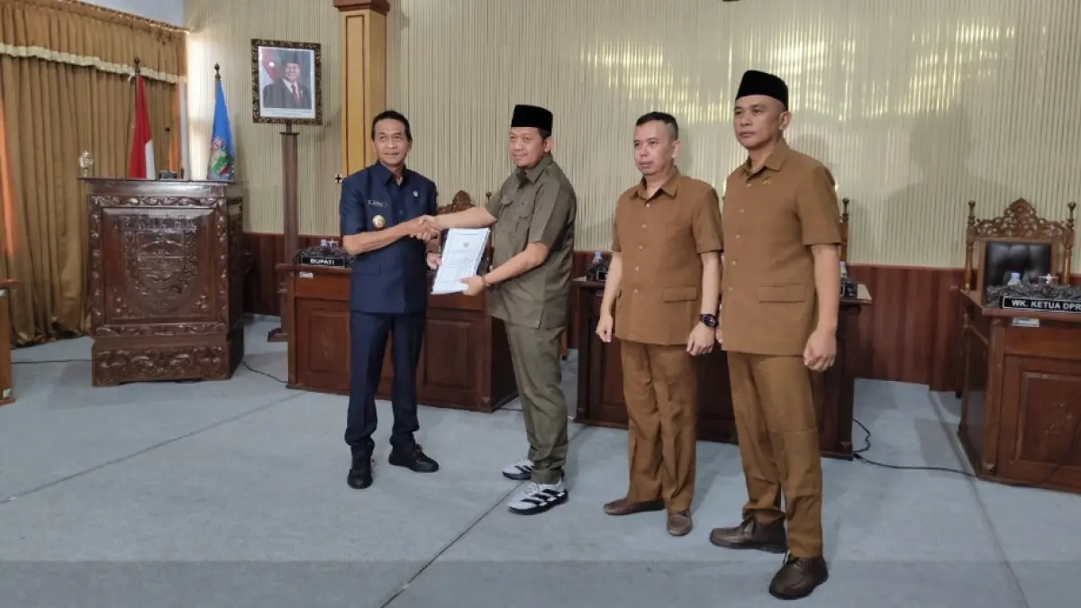 PARIPURNA: Penyampaian 3 Raperda untuk digodok di DPRD Kabupaten Batang.