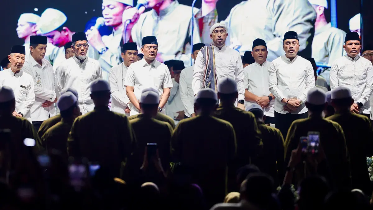 &nbsp;Ribuan masyarakat hadir dalam “Jateng Bersholawat”, di Halaman Kantor Gubernur Jawa Tengah, Minggu (23/8/2026)