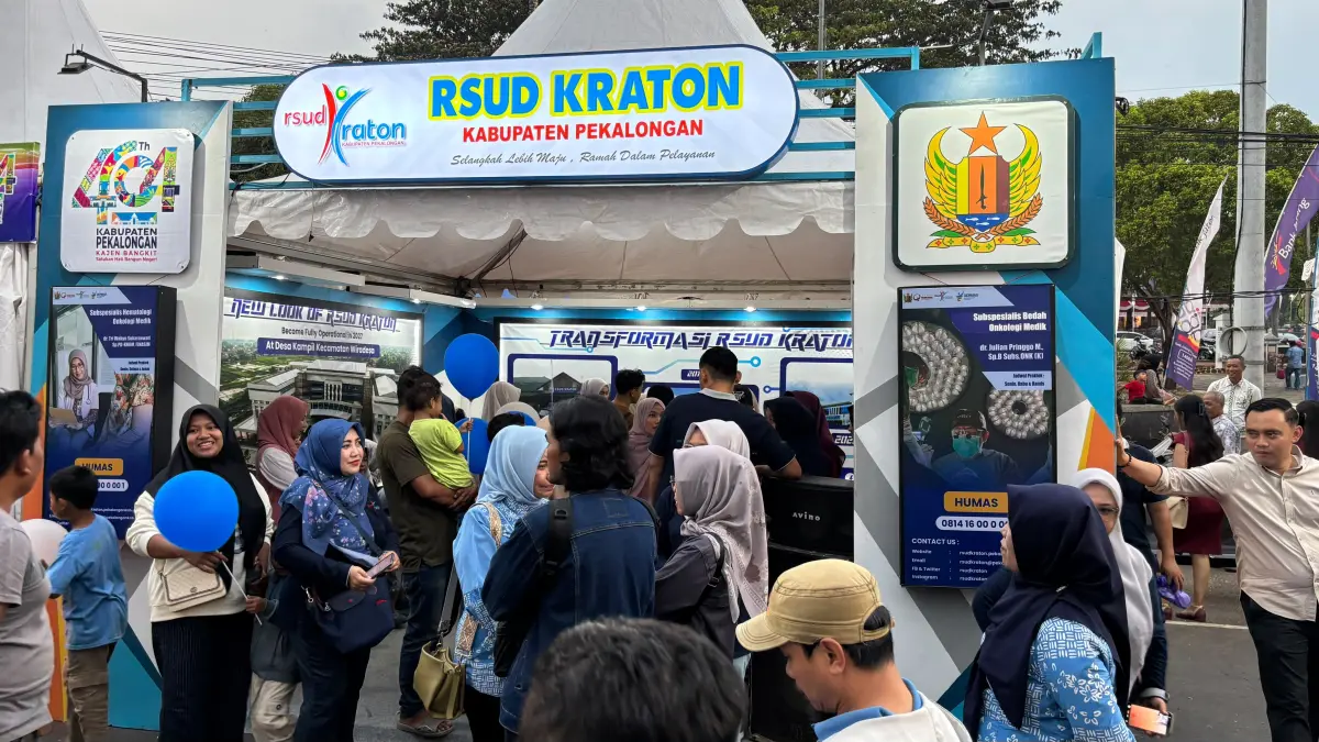 DEKATKAN LAYANAN: Suasana di depan stan RSUD Kraton di Pekan Raya Kajen (PRK), Selasa (25/8/2026). (Dok. RSUD Kraton) 
