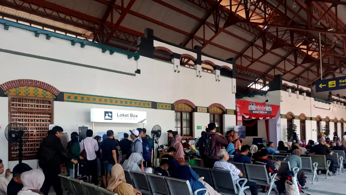 RUANG TUNGGU : Selama libur Panjang Maulid Nabi kemarin, Stasiun Tawang Semarang penuh dengan penumpang untuk berbagai jurusan, terutama Jakarta.(IST)