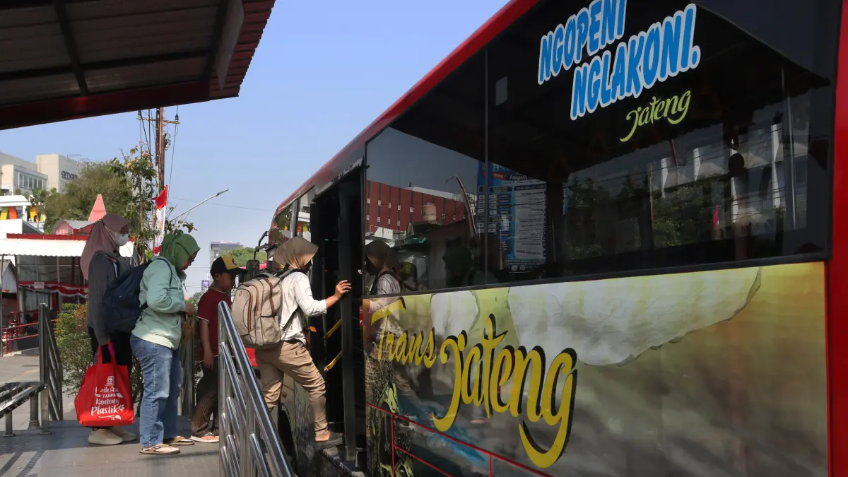 Trans Jateng didorong terus memperluas jaringan layanan angkutan aglomerasi (FOTO : NUR CHAMIM/ JAWA POS RADAR SEMARANG)