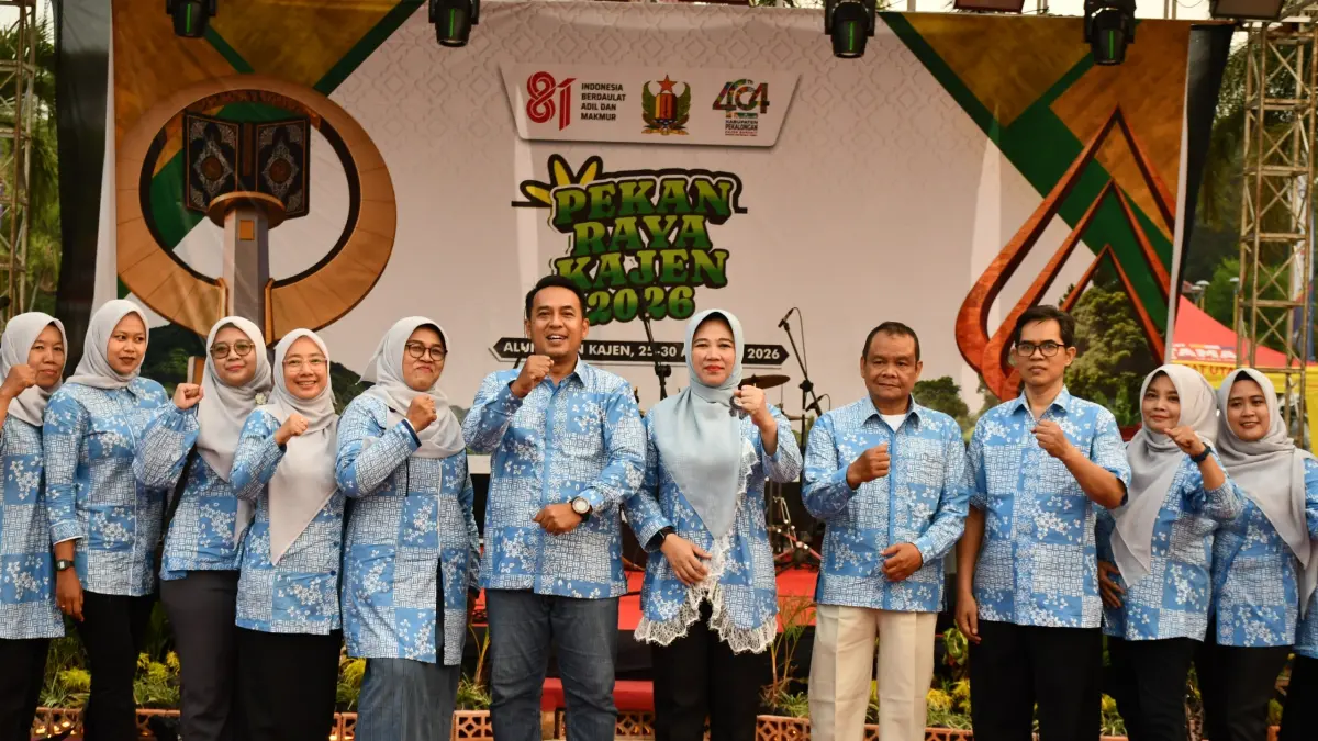 LAMPAUI TARGET: Sekda Kabupaten Pekalongan M. Yulian Akbar dan sejumlah pejabat saat penutupan PRK, Minggu (30/8/2026). 

