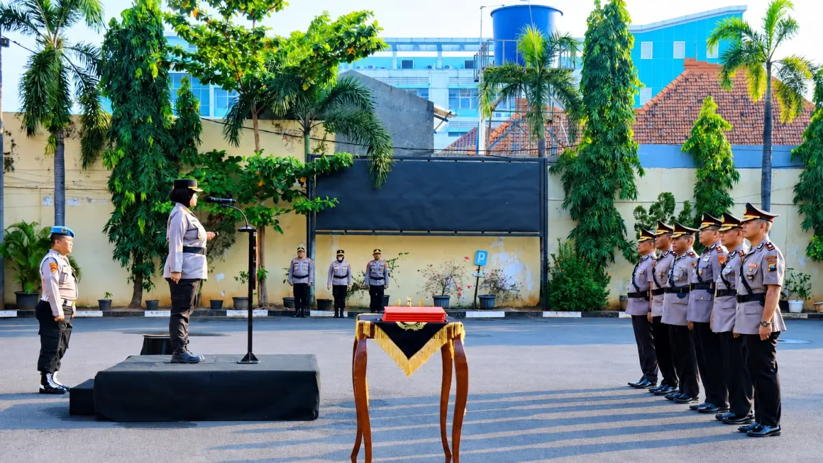SERTIJAB : Kapolres Pekalongan Kota AKBP Dies Ferra Ningtias dan jajaran saat upacara serah terima jabatan (sertijab) di halaman Mapolres Pekalongan Kota, Selasa (1/9/2026).