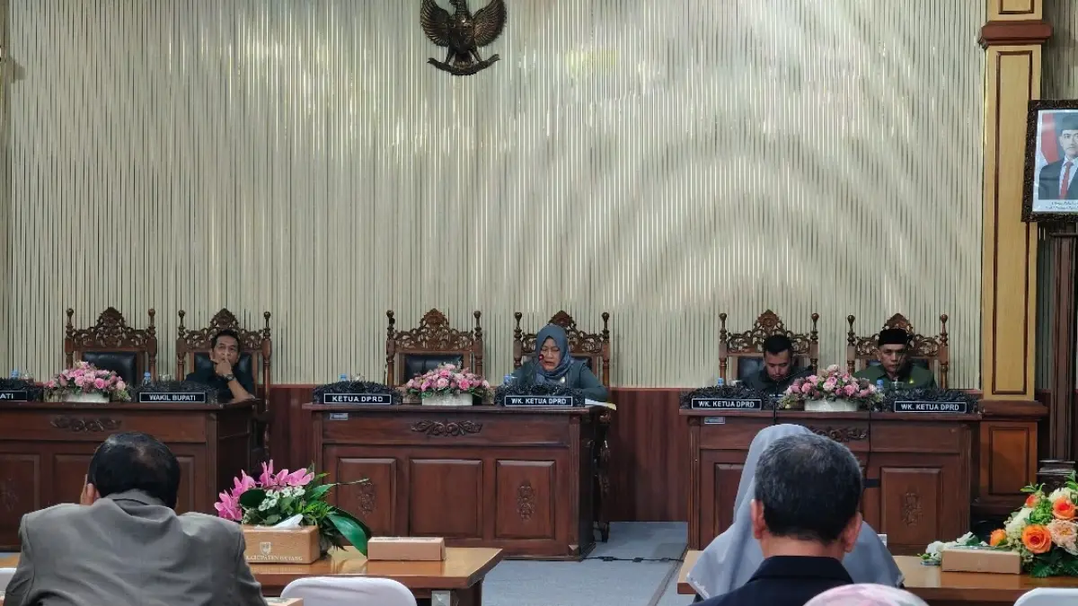 RAPAT PARIPURNA: Suasana Rapat Paripurna DPRD Kabupaten Batang yang dipimpin oleh Wakil Ketua DPRD, Junaenah.