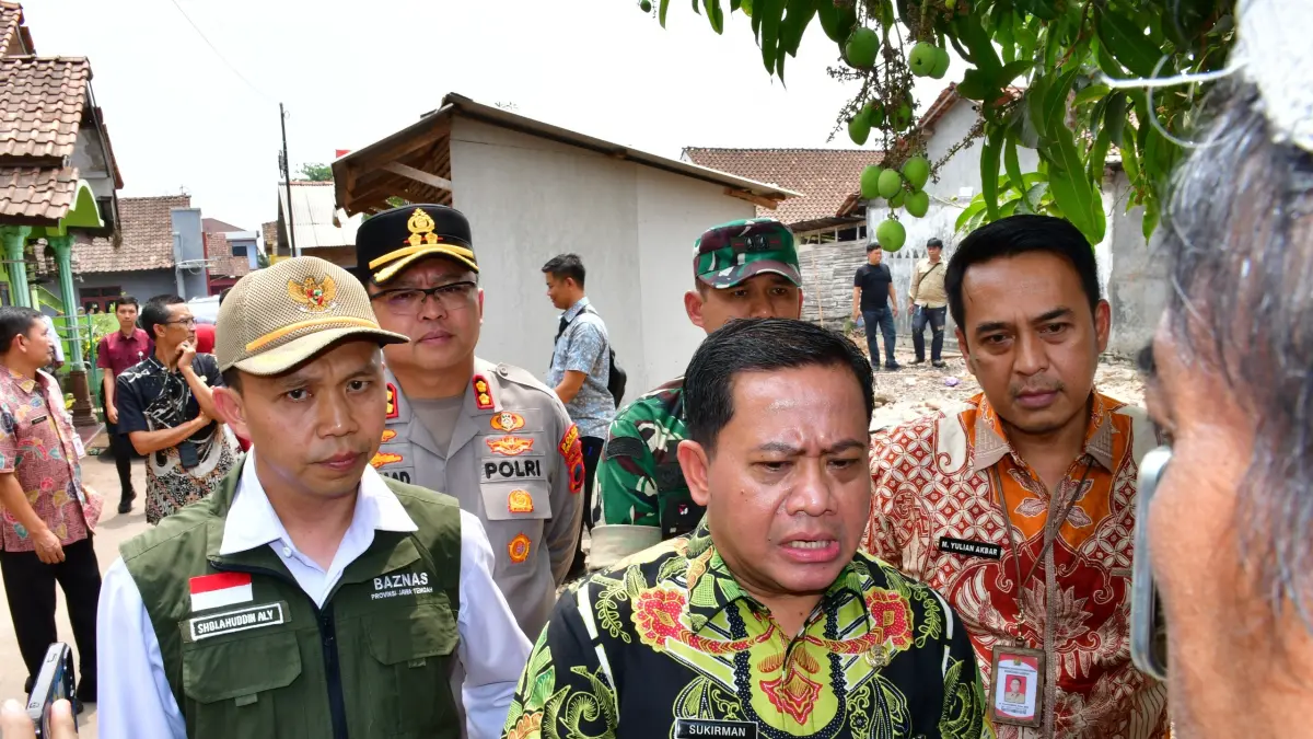 KASUS MBAH DARMI: Plt Bupati Pekalongan Sukirman saat diwawancara media usai mengunjungi Mbah Darmi bersama Gubernur Jateng, Kamis (3/9/2026). 