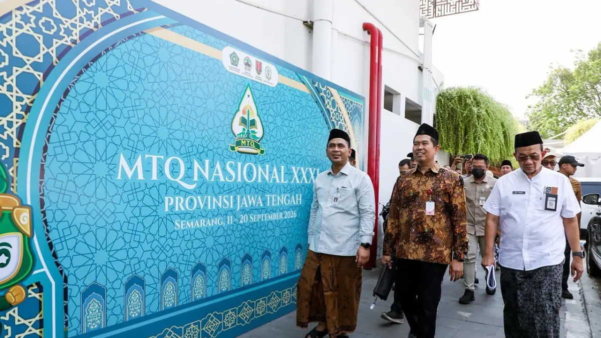 Wakil Gubenur Jawa Tengah, Taj Yasin Maemoen bersama Asisten Deputi Bina Keagamaan Kementerian Koordinator Bidang Pembangunan Manusia dan Kebudayaan (Kemenko PMK), melakukan monitoring dan visitasi kesiapan penyelenggaraan MTQ Nasional XXXI, di sejumlah lokasi di Kota Semarang, Jumat, 4 September 2026. 