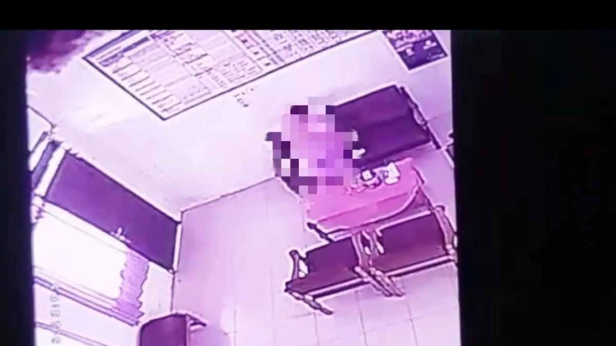 ASUSILA: Tangkapan layar video hasil rekaman CCTV yang memperlihatkan perbuatan mesum oknum kepsek dan guru di salah satu SD di Kecamatan Kedungwuni, Kabupaten Pekalongan. 