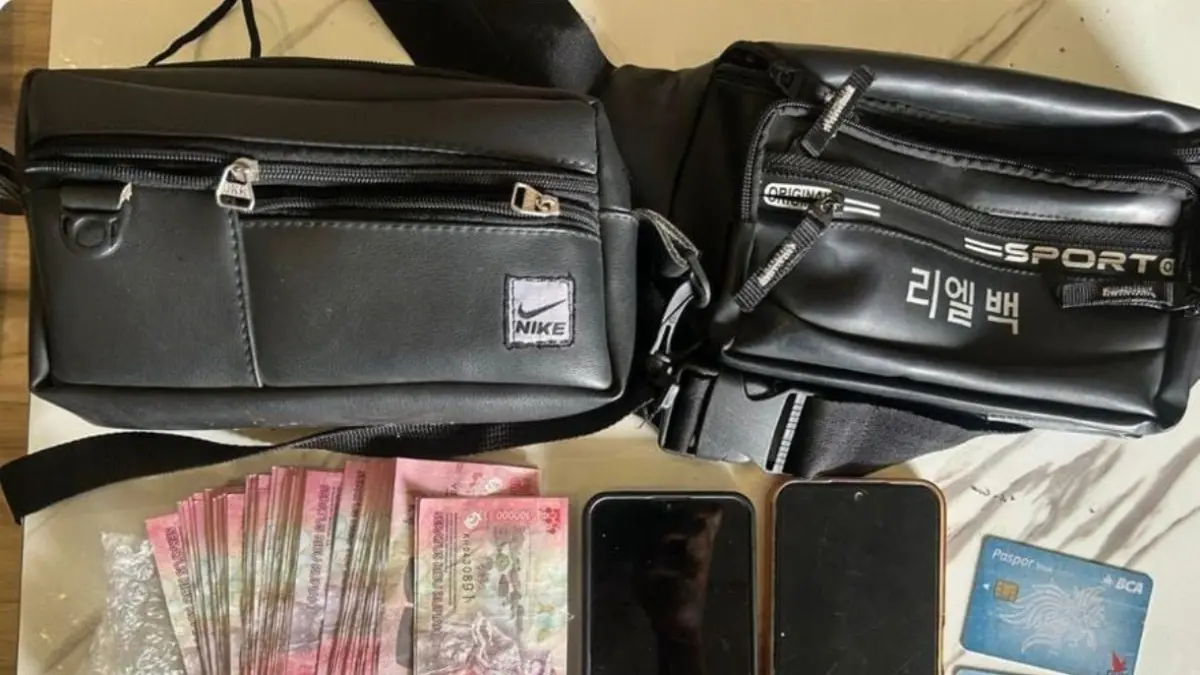 Barang bukti uang palsu (upal)  yang disita tim gabungan Unit Reskrim Polsek Ngaliyan Semarang dan Subdit Jatanras Polda Jawa Tengah. 
