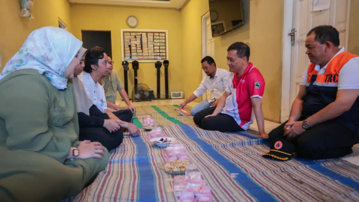 Gubernur Ahmad Luthfi saat di rumah duka Mozza Axillia Gunarsa (18) di Desa Gebugan, Kecamatan Bergas, Kabupaten Semarang, Minggu (6/9/2026).&nbsp;