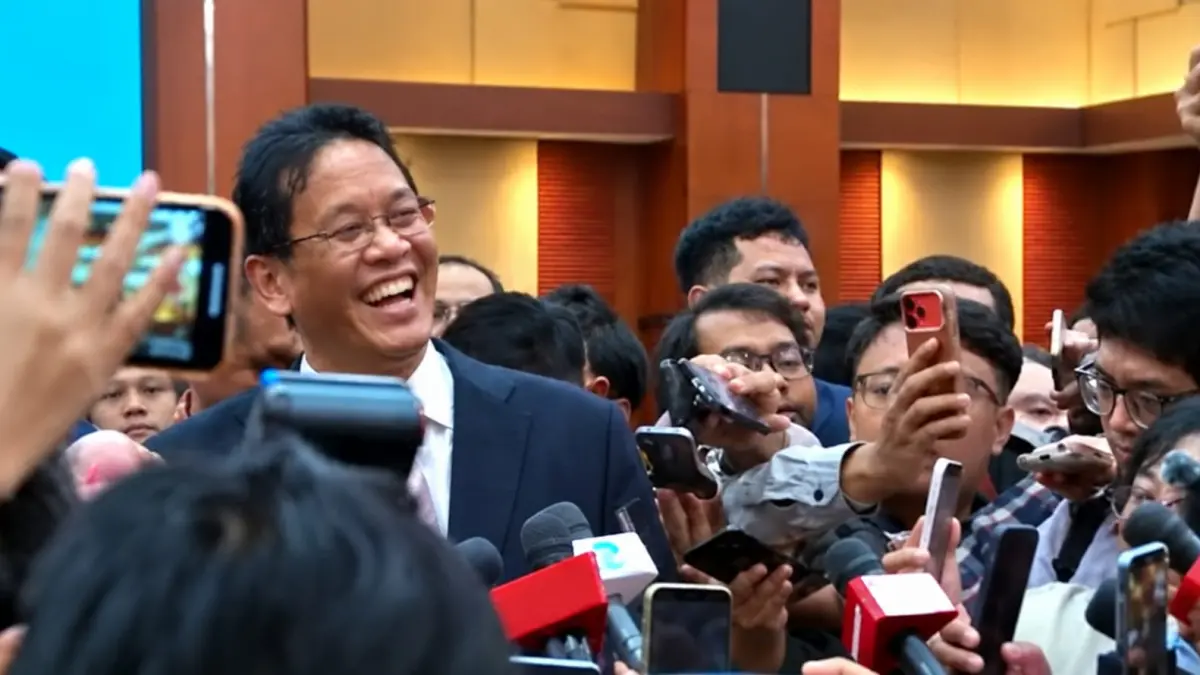 WAWANCARA : Usai serah terima jabatan, eks Menkeu Purbaya saat wawancara dengan wartawan tetap ceria dan ramah, di kantor Kemenkeu, Jakarta Pusat, Selasa (15/9/2026).(IST)