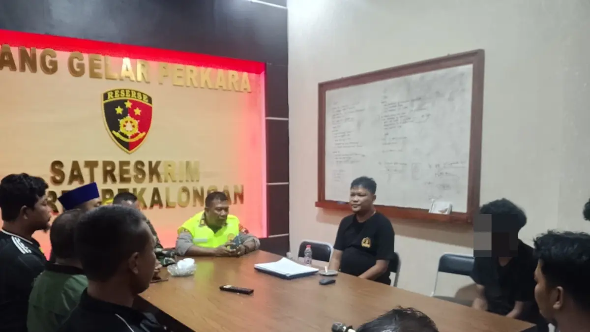 DAMAI: Mediasi kasus kericuhan pada laga semi final Danramil Cup Paninggaran 2026, di Polres Pekalongan. (Dok. Polres Pekalongan).