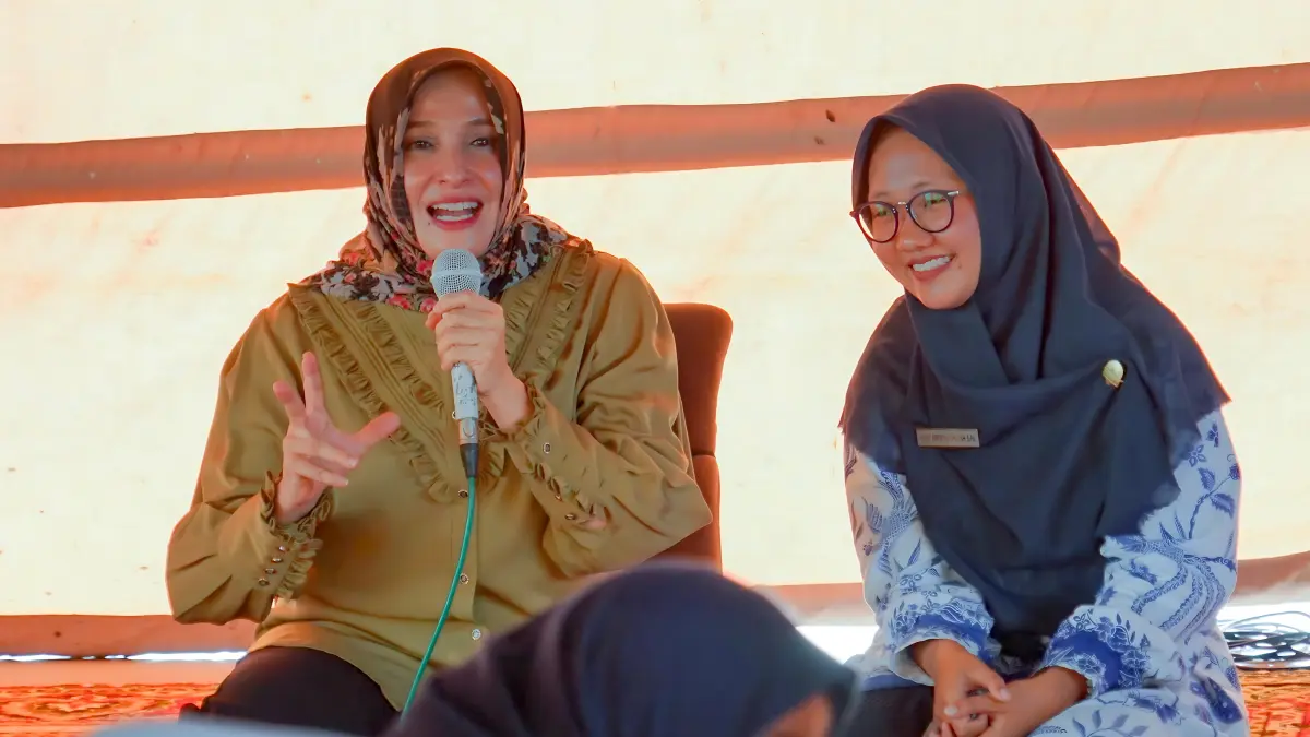 DISKUSI : Wakil Wali Kota Pekalongan Balgis Diab saat saat diskusi dengan santri di Aula Ponpes MTs Al Maliki Cendekia Kota Pekalongan, Kamis sore, (17/9/2026).(IST)